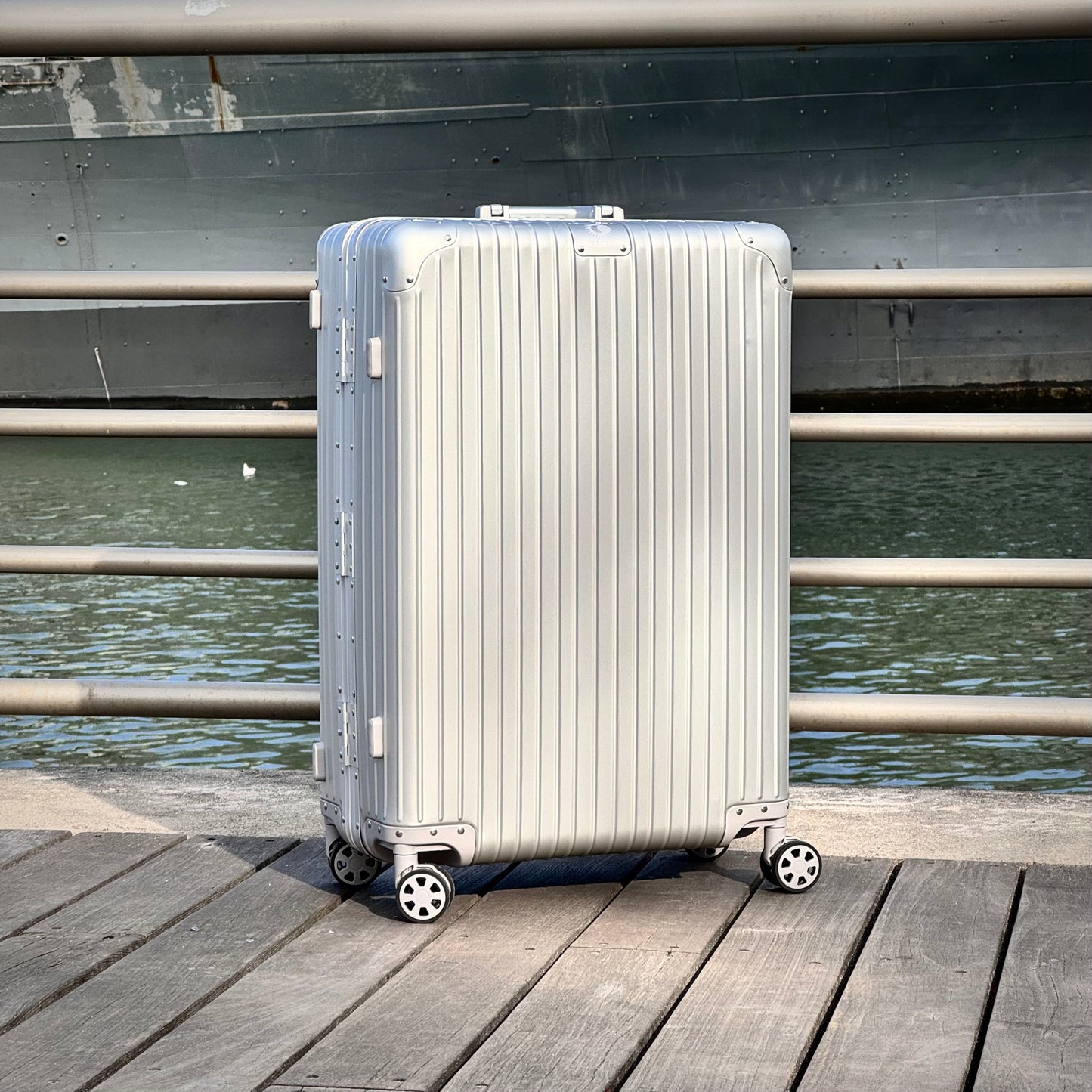 Atlas 29" Check-In Silver