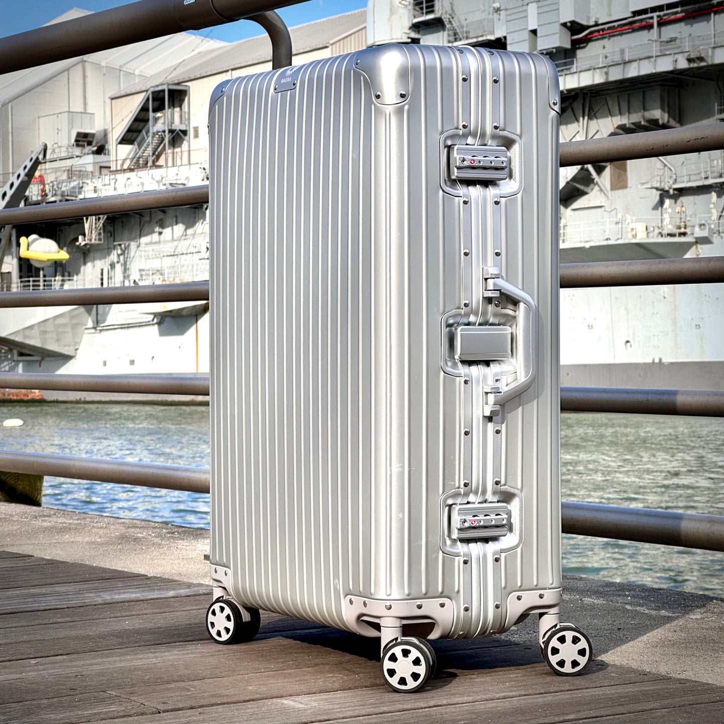 Atlas 29" Check-In Silver