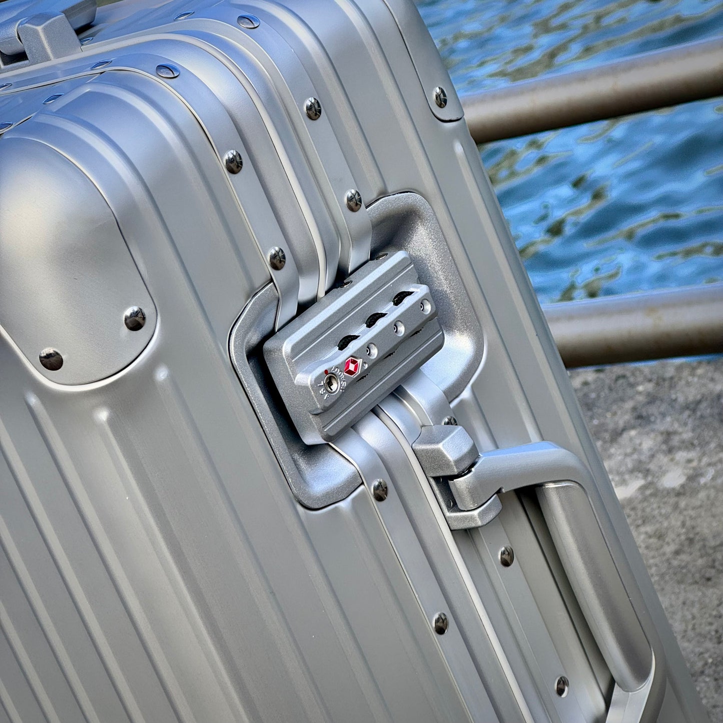 Atlas 20" Carry-On Silver