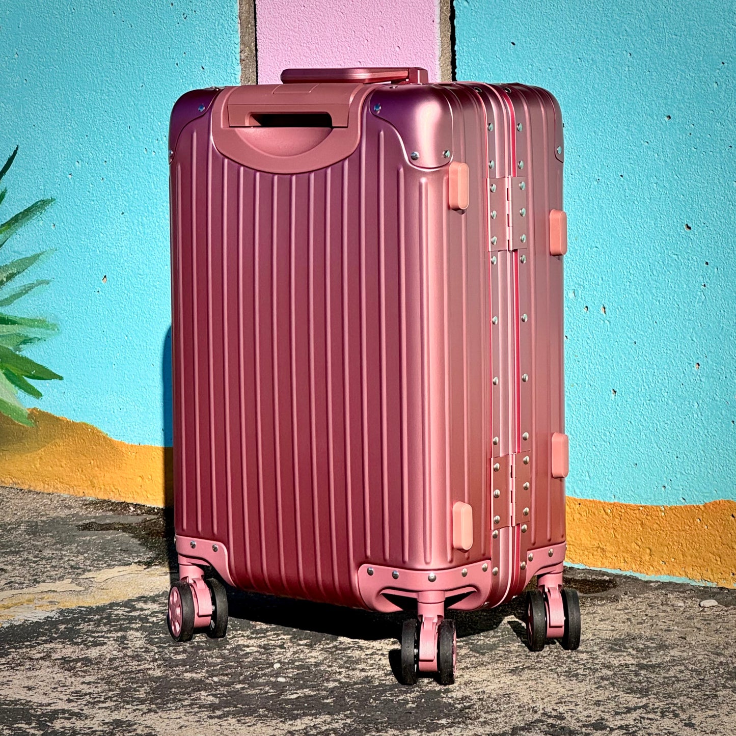 Atlas 20" Carry-On Pink