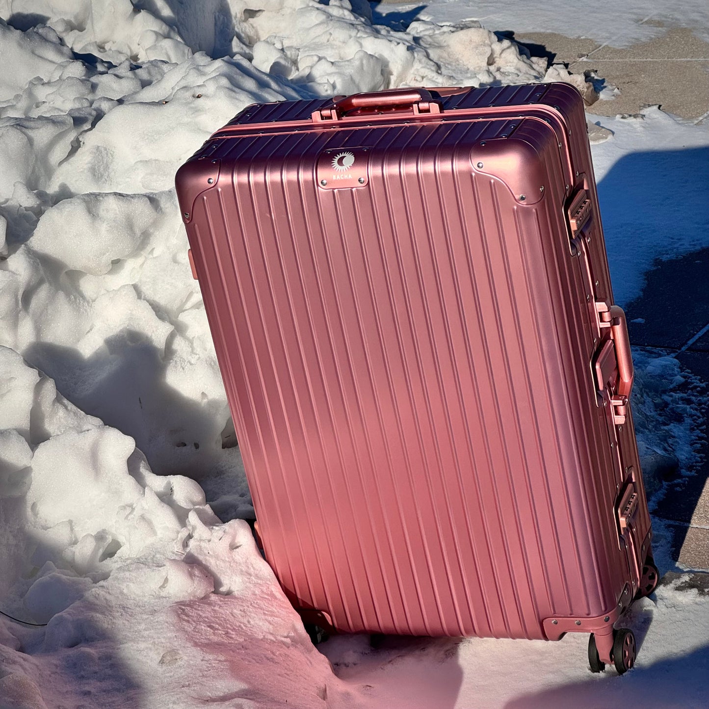 Atlas 29" Check-In Pink